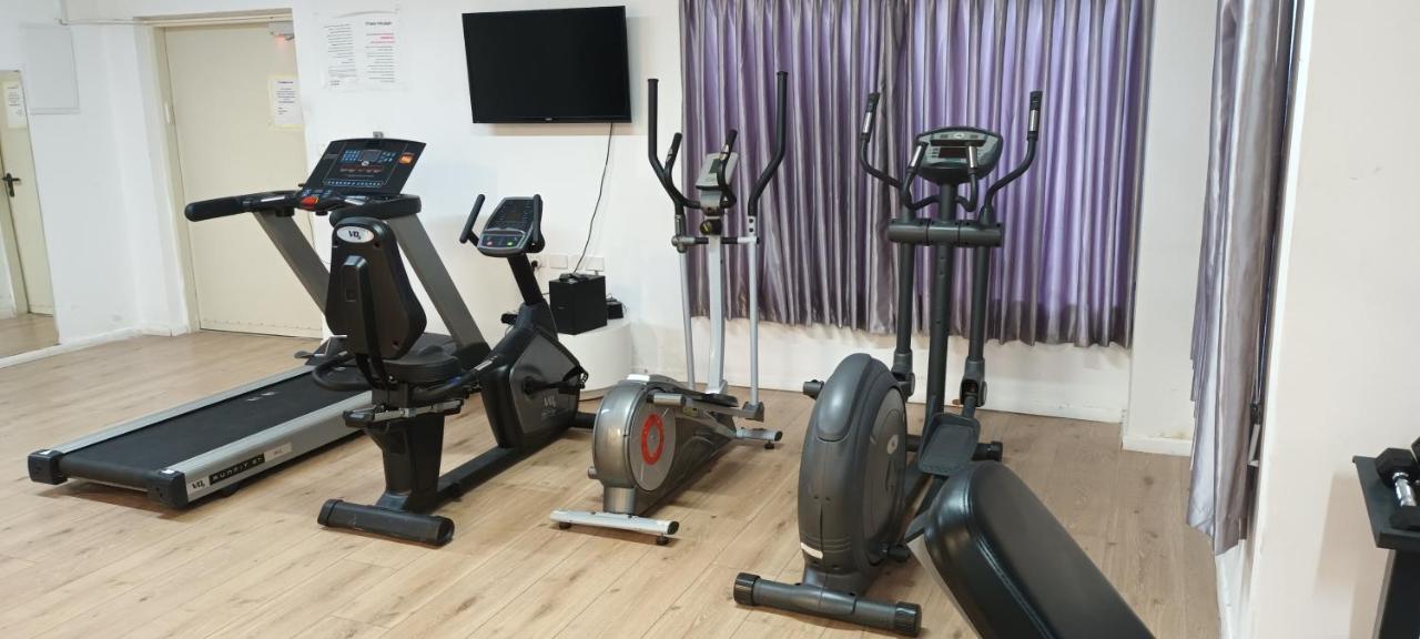 Beach Suite Israel- Private Jacuzzi Garden Suite & Gym, 3 Min Walk To Beach ביץ סוייט ישראל- ג'קוזי פרטי בגינה 3 דקות הליכה לים וחדר כושר Ashkelon Luaran gambar