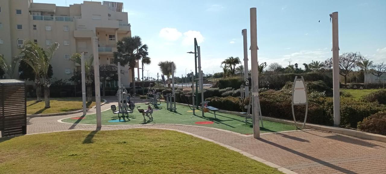 Beach Suite Israel- Private Jacuzzi Garden Suite & Gym, 3 Min Walk To Beach ביץ סוייט ישראל- ג'קוזי פרטי בגינה 3 דקות הליכה לים וחדר כושר Ashkelon Luaran gambar