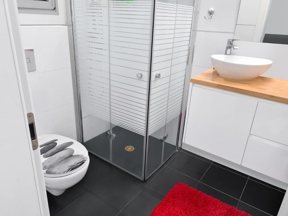 Beach Suite Israel- Private Jacuzzi Garden Suite & Gym, 3 Min Walk To Beach ביץ סוייט ישראל- ג'קוזי פרטי בגינה 3 דקות הליכה לים וחדר כושר Ashkelon Luaran gambar
