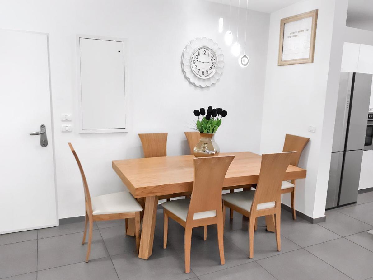 Beach Suite Israel- Private Jacuzzi Garden Suite & Gym, 3 Min Walk To Beach ביץ סוייט ישראל- ג'קוזי פרטי בגינה 3 דקות הליכה לים וחדר כושר Ashkelon Luaran gambar