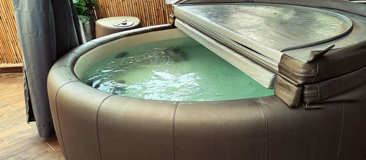 Beach Suite Israel- Private Jacuzzi Garden Suite & Gym, 3 Min Walk To Beach ביץ סוייט ישראל- ג'קוזי פרטי בגינה 3 דקות הליכה לים וחדר כושר Ashkelon Luaran gambar