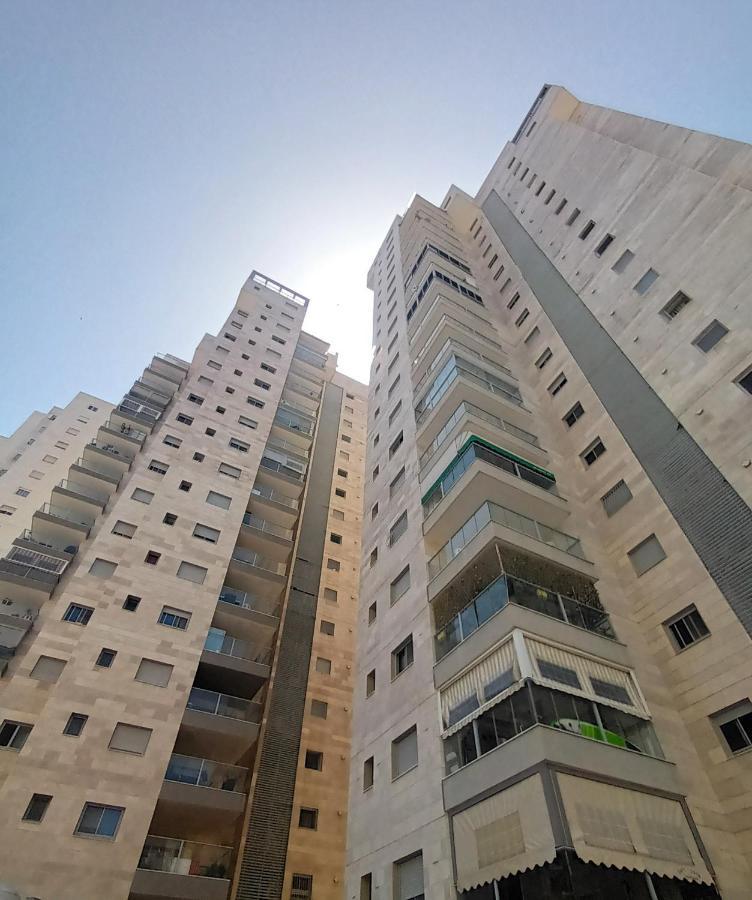 Beach Suite Israel- Private Jacuzzi Garden Suite & Gym, 3 Min Walk To Beach ביץ סוייט ישראל- ג'קוזי פרטי בגינה 3 דקות הליכה לים וחדר כושר Ashkelon Luaran gambar
